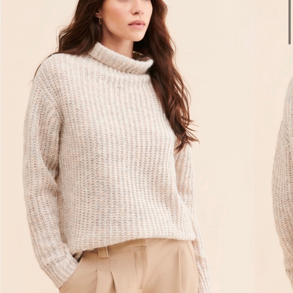 RD Style cream sweater small